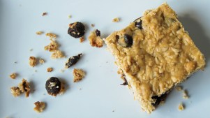 2018-Feb-02_fournightsaweek_oatmeal_bars_1739